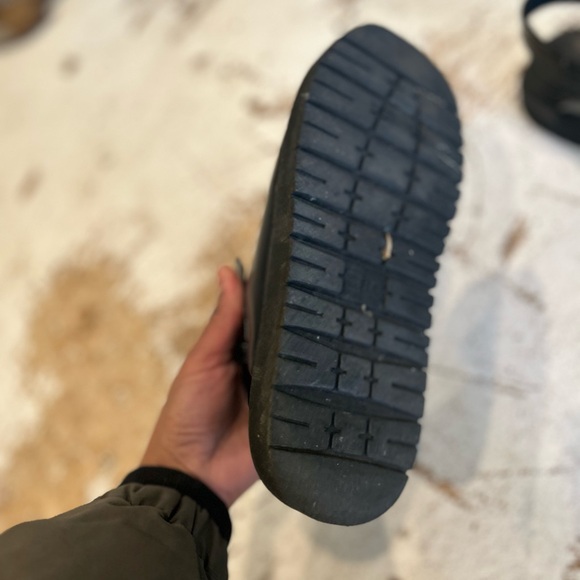 Uniqlo Black Women's Slippers - Picture 7 of 7